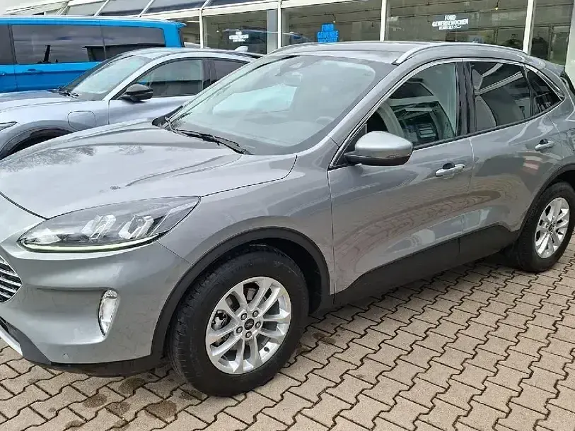 Usado Ford Kuga Titanium 150 HP (110 kW) 2022 Prateado SUV