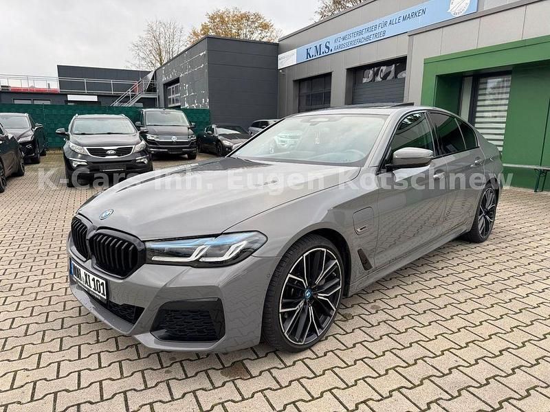 Berninagrau bernsteineffekt Gebraucht 2021 BMW 545e M Sport Limousine | 52.990 € - Bild 1/4