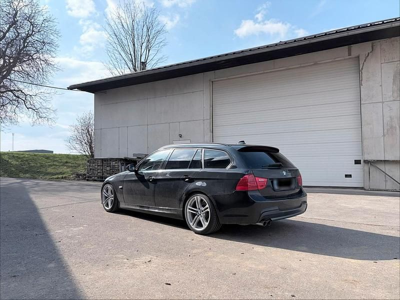 Gebraucht BMW 330 Performance 245 PS (180 kW) 2010 Schwarz Kombi