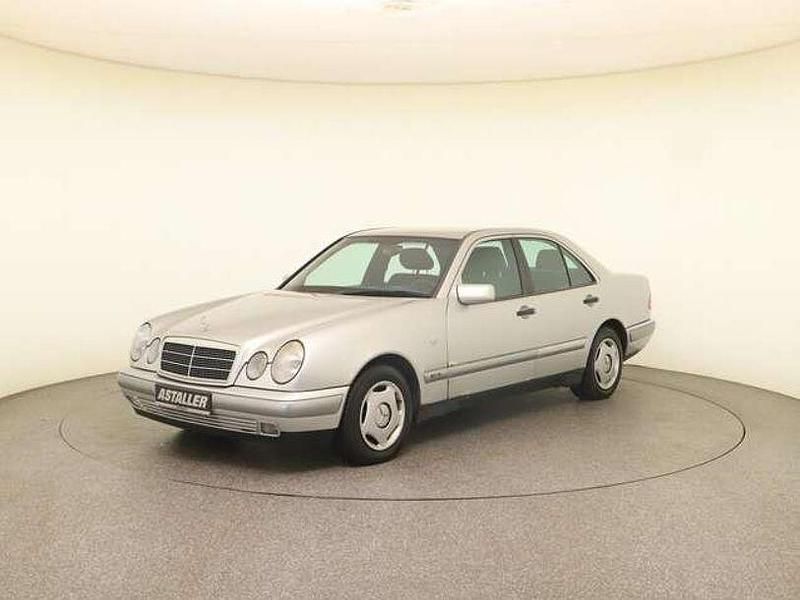 Gebraucht Mercedes 290 95 PS (69 kW) 1996 Silber Limousine