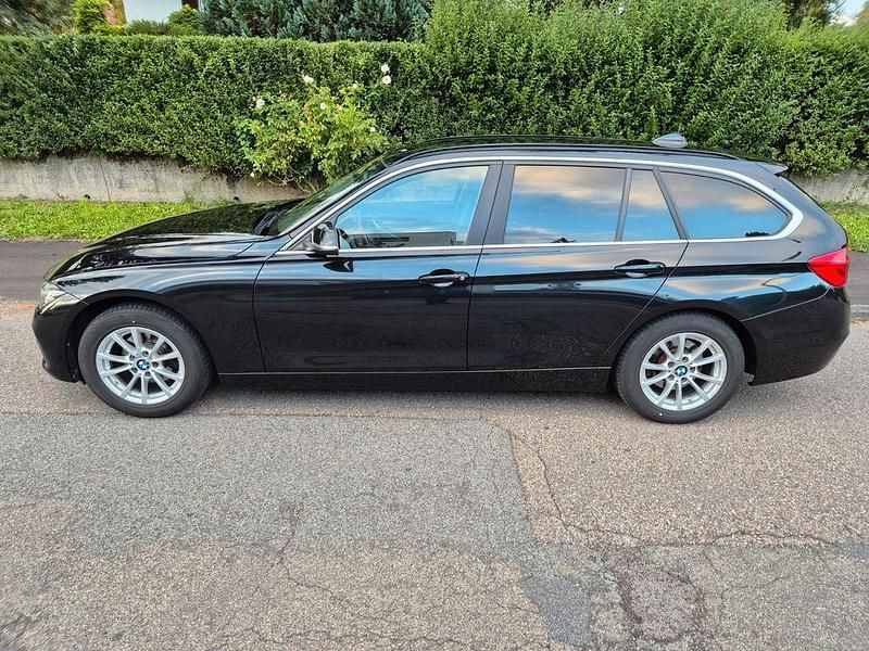 Schwarz Gebraucht 2018 BMW 318 Kombi | 16.290 € (Guter Preis) - Bild 1/4