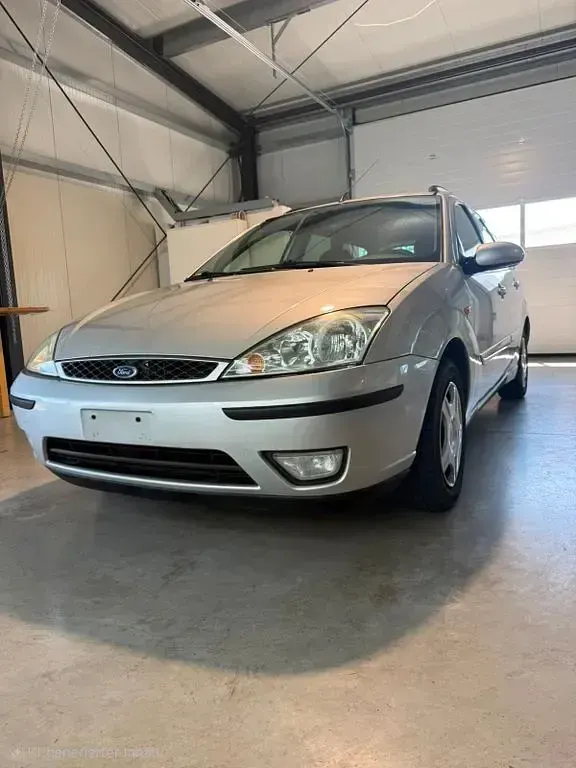 Gebraucht Ford Focus Ghia 101 PS (74 kW) 2002 Silber Limousine