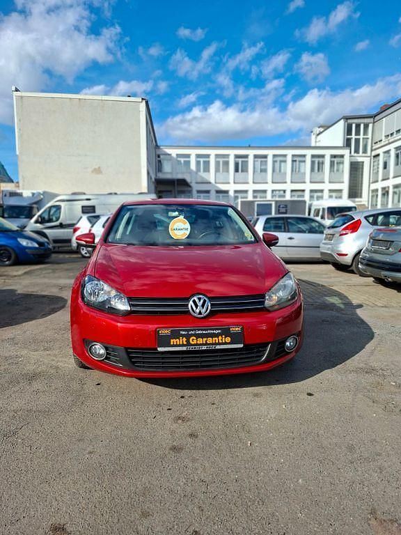 Gebraucht VW Golf VI Team 105 PS (77 kW) 2010 Rot Kleinwagen