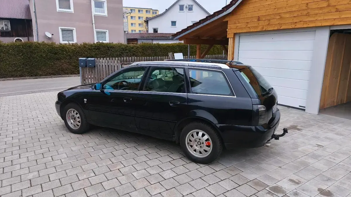 Gebraucht Audi A4 120 PS (88 kW) 2000 Schwarz Kombi