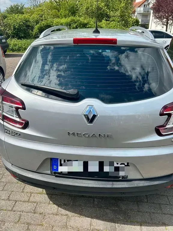 Używany Renault Mégane 106 KM (77 kW) 2011 Srebrny Sedan/Limuzyna