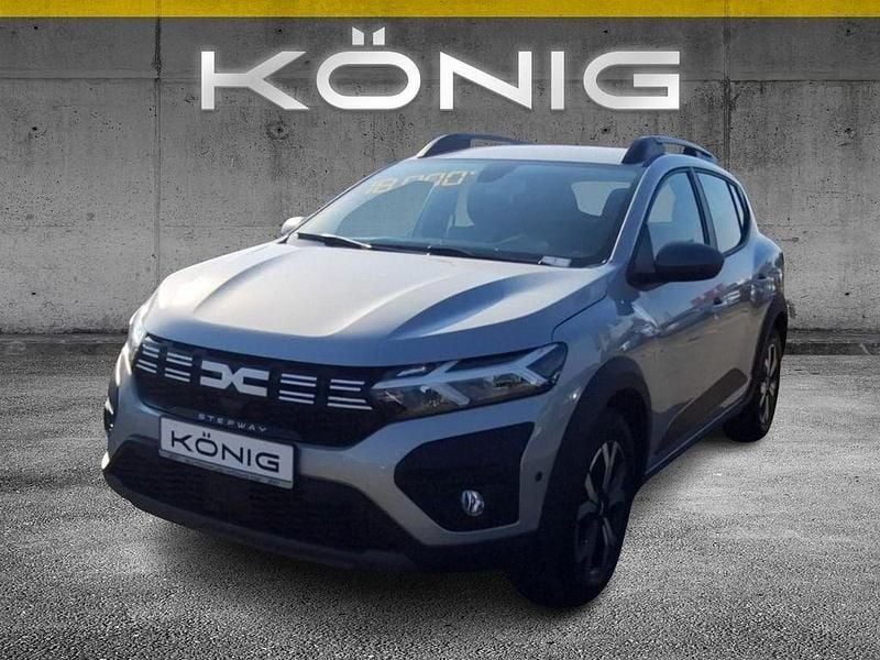 Moonstone grau metallic Gebraucht 2023 Dacia Sandero Expression Kleinwagen | 16.999 € (Fairer Preis) - Bild 1/4