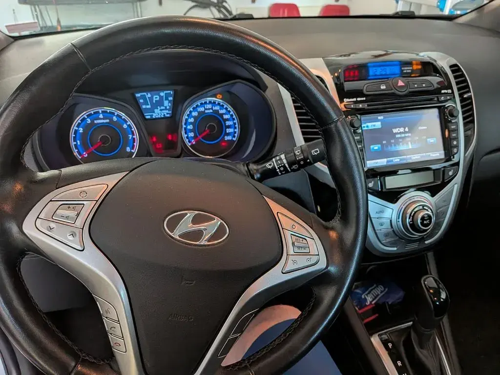 Gebraucht Hyundai ix20 Passion 125 PS (91 kW) 2016 Silber Kleinwagen