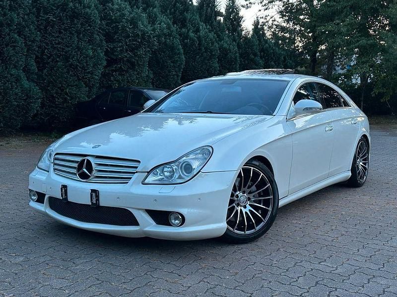 Weiß Gebraucht 2006 Mercedes CLS500 AMG Limousine | 11.200 € (Fairer Preis) - Bild 1/4