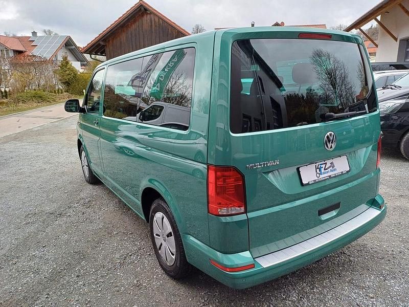 Gebraucht VW Multivan Trendline 110 PS (80 kW) 2021 Grün Van
