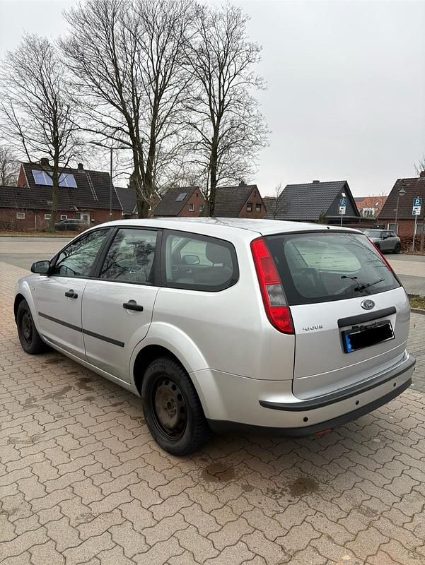 Gebraucht Ford Focus Trend 100 PS (73 kW) 2005 Silber Kombi
