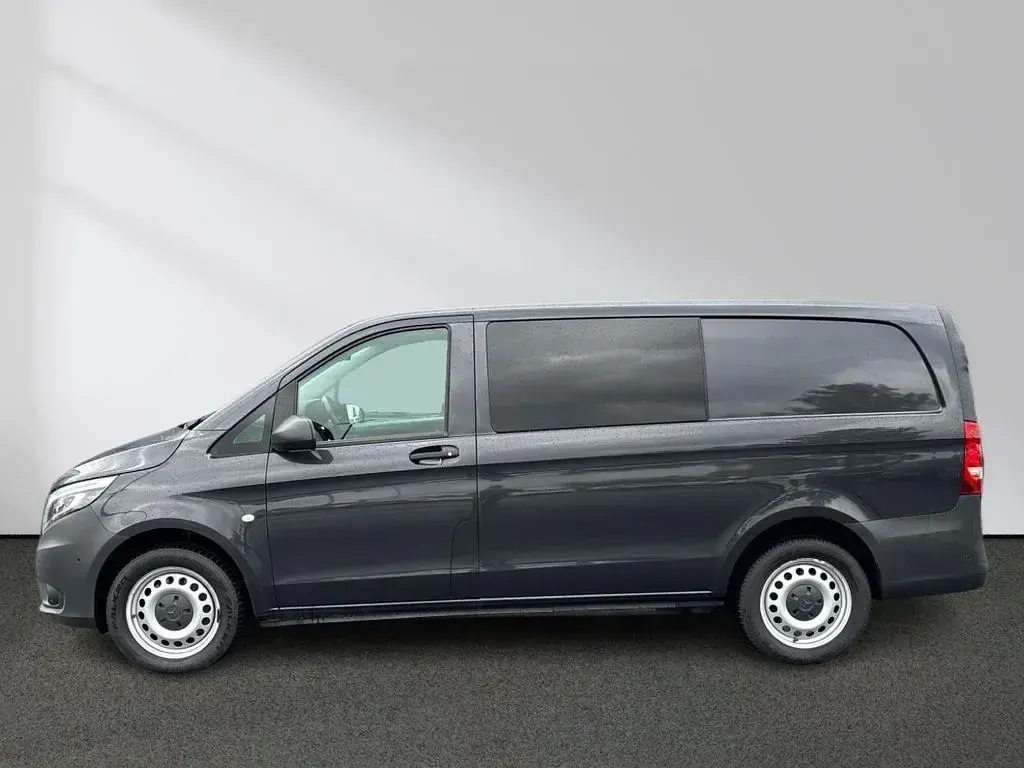 Używany Mercedes Vito 237 KM (174 kW) 2021 Szary Van