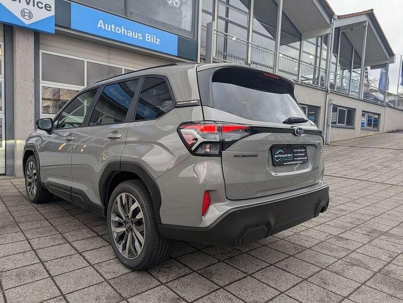 Neu Subaru Forester Platinum 136 PS (100 kW) 2026 River rock perl SUV