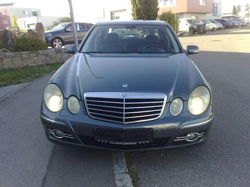 Grau Gebraucht 2006 Mercedes E280 Avantgarde Limousine | 4.950 € (Etwas zu teuer) - Bild 1/4