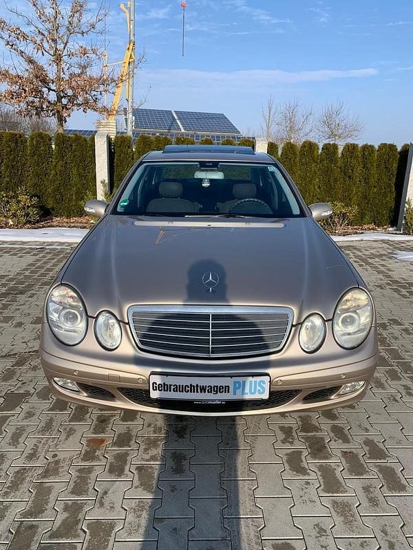 Second-hand Mercedes E200 163 CP (119 kW) 2003 Auriu Berlinǎ