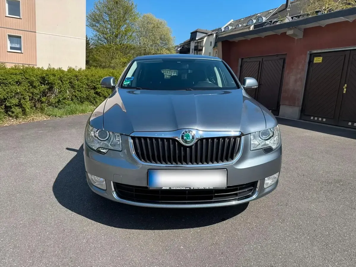 Używany Skoda Superb 160 KM (117 kW) 2012 Szary Sedan/Limuzyna