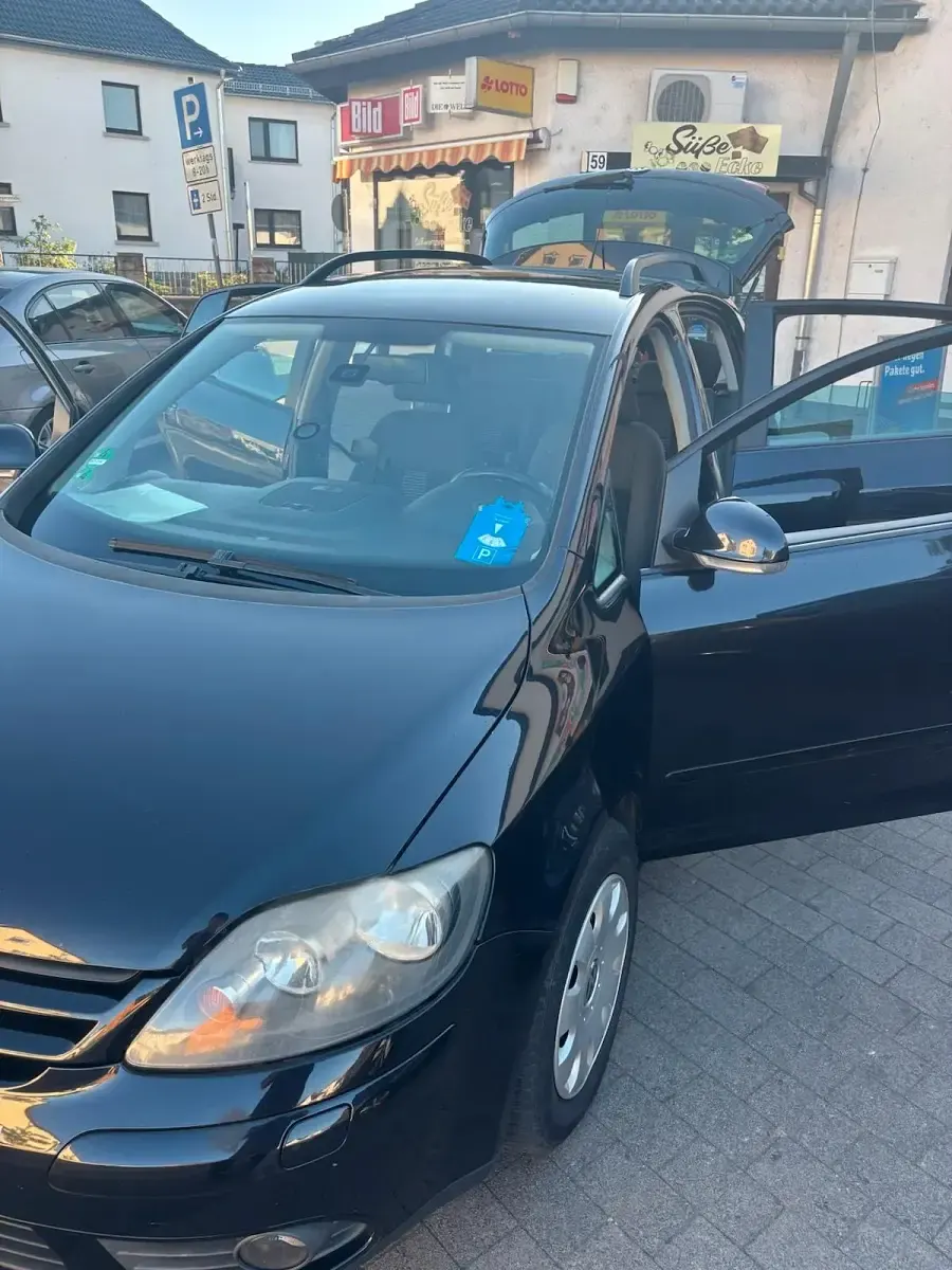 Gebraucht VW Golf Plus Cross 105 PS (77 kW) 2010 Schwarz Kleinwagen