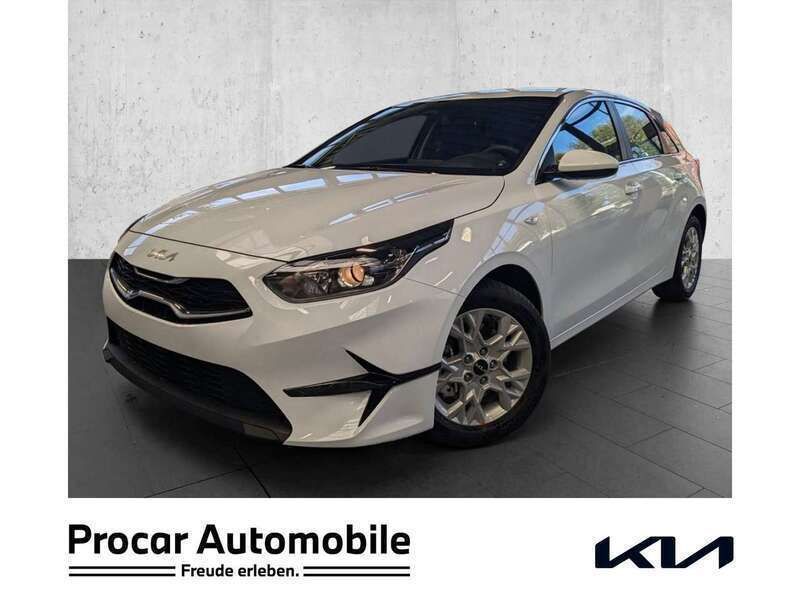 Carraraweiß Neu 2025 Kia Ceed Vision Limousine | 21.990 € (Fairer Preis) - Bild 1/3