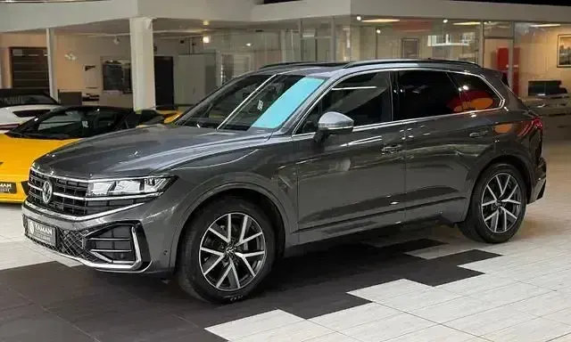 Gebraucht VW Touareg R-line 286 PS (210 kW) 2024 Grau SUV