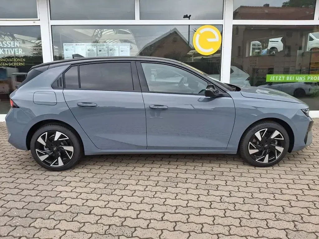 Neu Opel Astra 136 PS (100 kW) 2026 Grau Limousine
