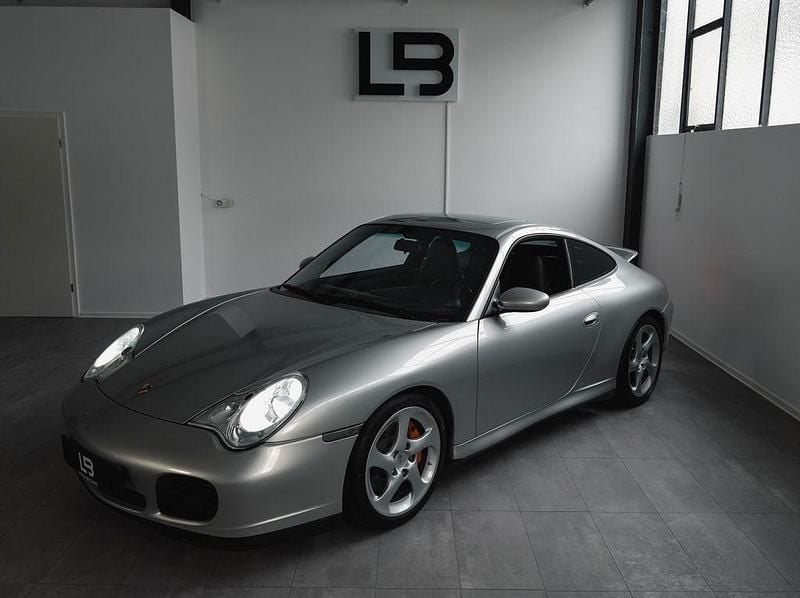 Arktissilber metallic Gebraucht 2005 Porsche 911 Carrera 4S Coupé | 57.900 € - Bild 1/4