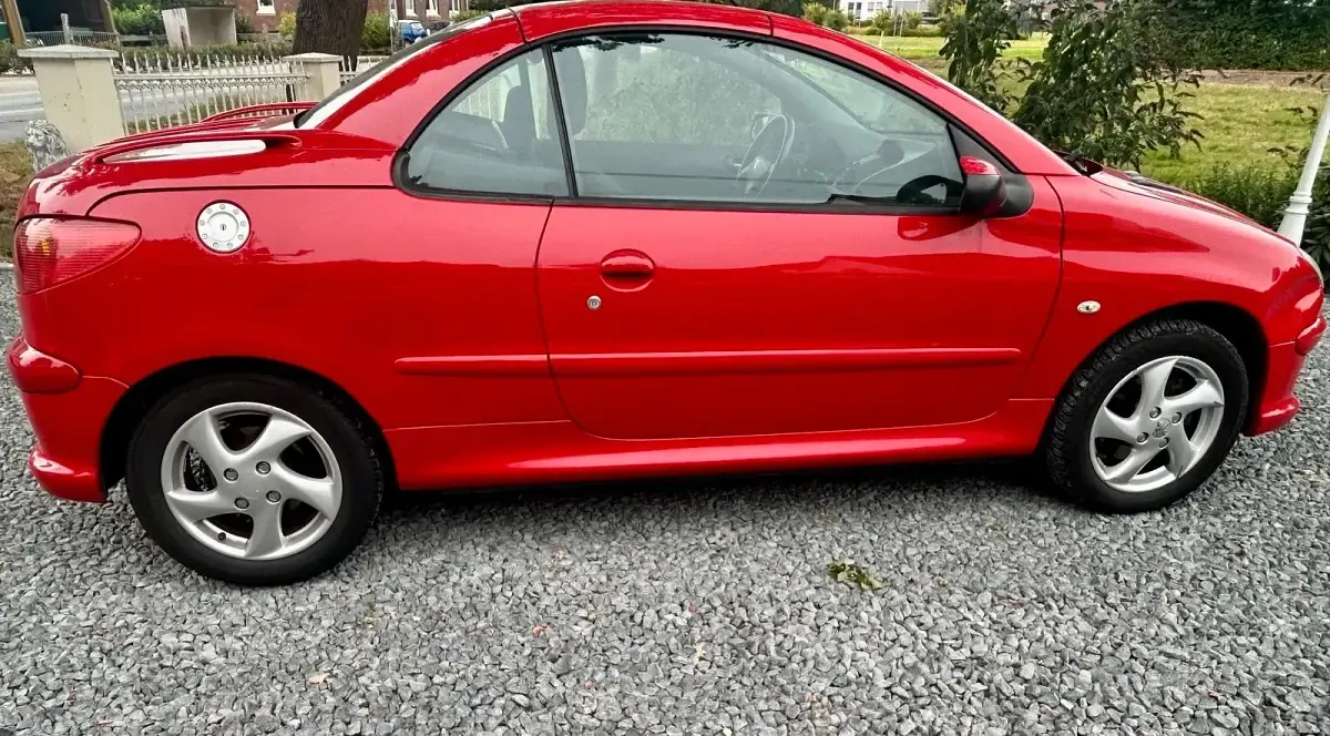 Gebraucht Peugeot 206 CC 109 PS (80 kW) 2006 Rot Cabrio
