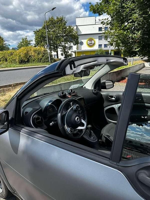 Gebraucht Smart ForTwo Cabrio Basis 71 PS (52 kW) 2019 Schwarz Cabrio