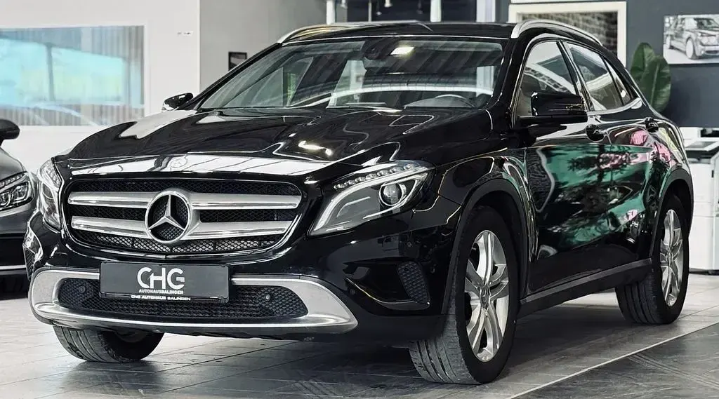 Gebraucht Mercedes GLA200 156 PS (114 kW) 2015 Kosmosschwarz  lack SUV
