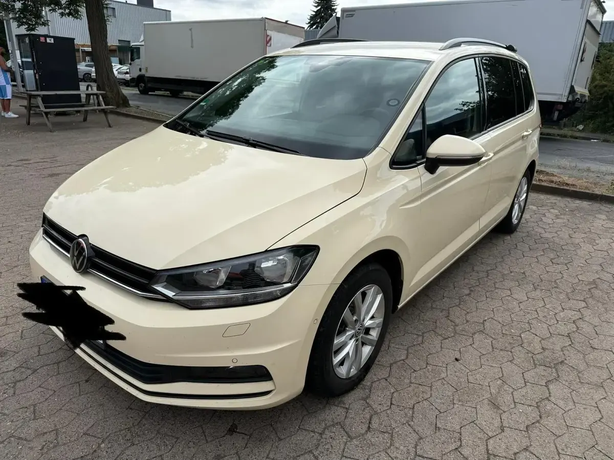 Gebraucht VW Touran 150 PS (110 kW) 2023 Gelb Van / Kleinbus
