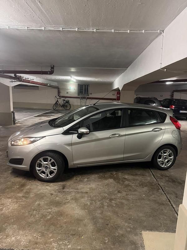 Gebraucht Ford Fiesta 60 PS (44 kW) 2014 Silber Kleinwagen