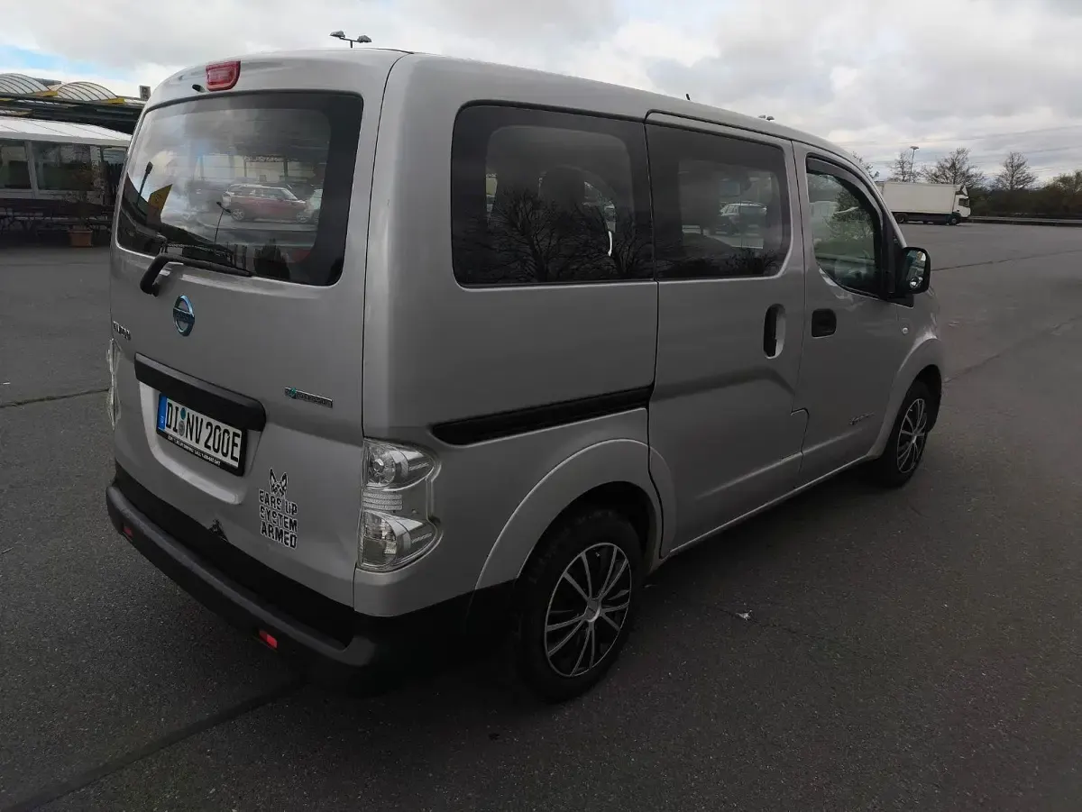 Gebraucht Nissan e-NV200 Tekna 80 kW (109 PS) 2015 Silber Van / Kleinbus