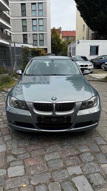 Grau Gebraucht 2005 BMW 325 Sport Line Limousine | 4.499 € (Fairer Preis) - Bild 1/4