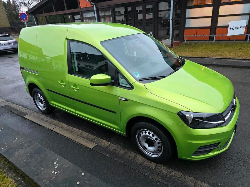 Gebraucht VW Caddy 75 PS (55 kW) 2020 Grün Van / Kleinbus