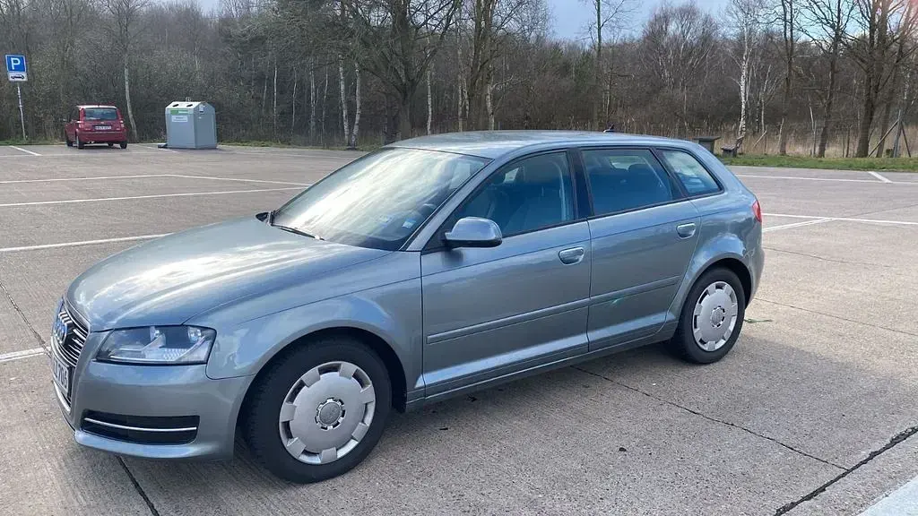 Gebraucht Audi A3 Attraction 140 PS (102 kW) 2011 Grau Kleinwagen