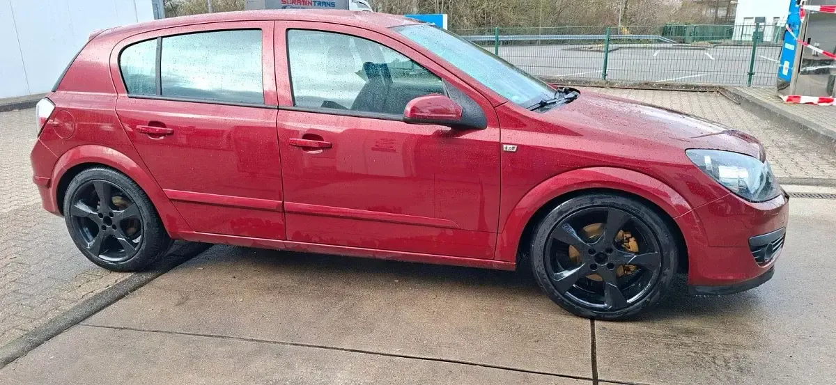 Gebraucht Opel Astra Sport 105 PS (77 kW) 2006 Rot Limousine