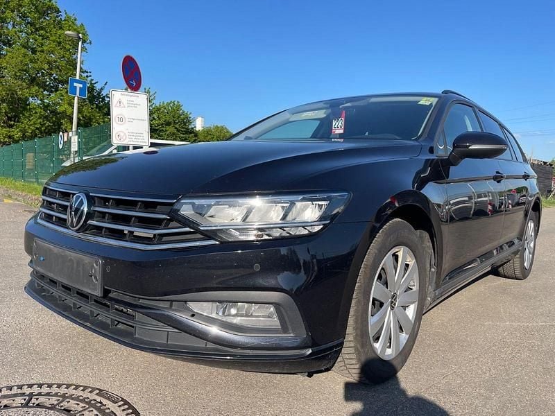 Gebraucht VW Passat Conceptline 150 PS (110 kW) 2021 Schwarz Kombi