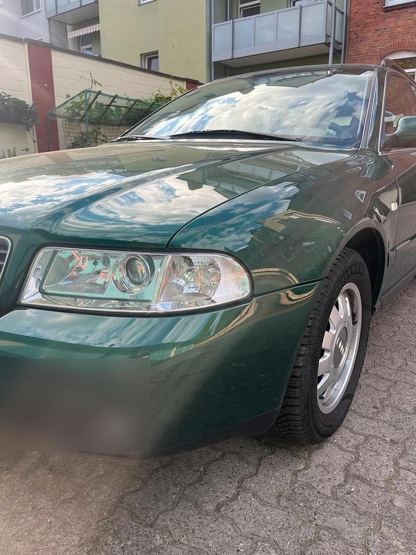 Gebraucht Audi A4 101 PS (74 kW) 1999 Grün Kombi