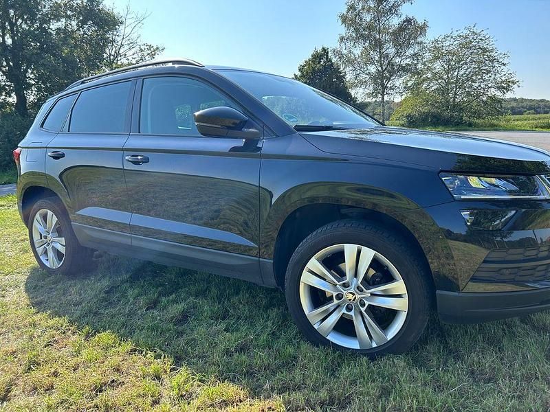 Schwarz Gebraucht 2019 Skoda Karoq Style SUV | 16.500 € (Fairer Preis) - Bild 1/4