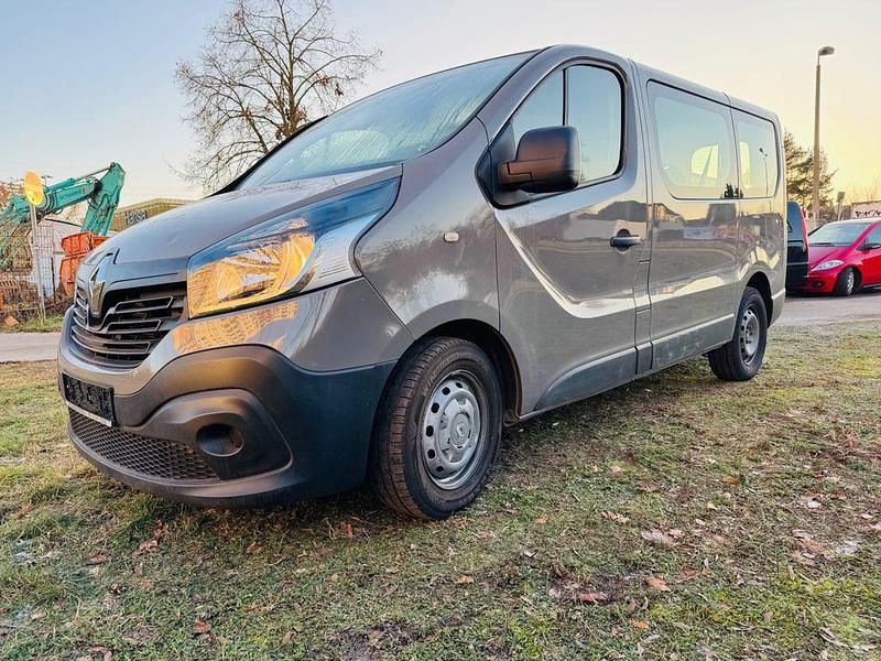 Grau Gebraucht 2016 Renault Trafic Authentique Van / Kleinbus | 9.600 € (Etwas zu teuer) - Bild 1/4
