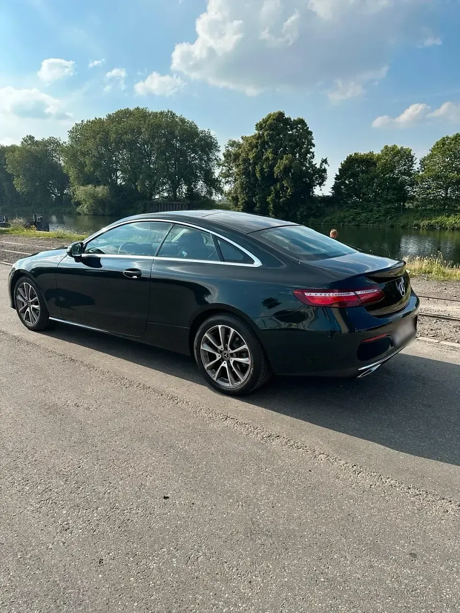 Gebraucht Mercedes E200 184 PS (135 kW) 2018 Grün Coupé