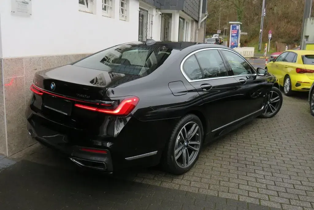 Gebraucht BMW 740 M Sport 320 PS (235 kW) 2020 Schwarz Limousine