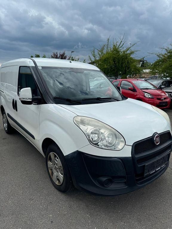 Weiß Gebraucht 2015 Fiat Doblò Van / Kleinbus | 2.999 € (Teuer) - Bild 1/4
