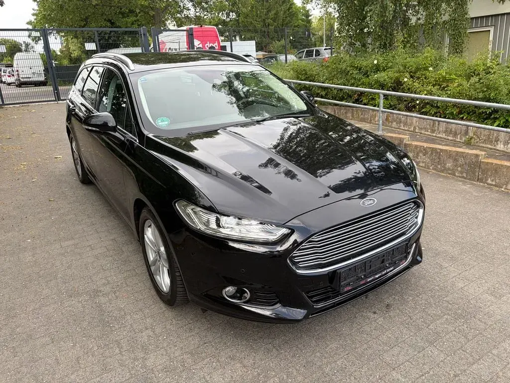 Gebraucht Ford Mondeo Titanium 160 PS (117 kW) 2016 Schwarz Limousine