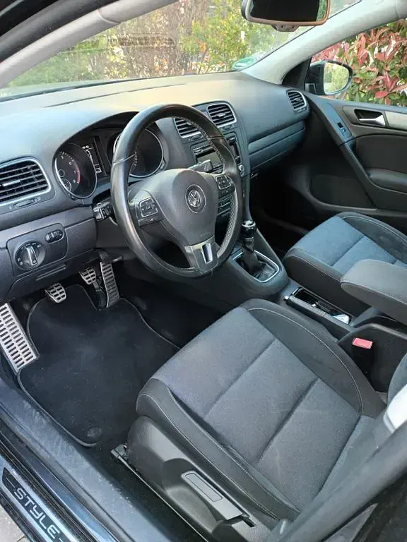 Gebraucht VW Golf VI Style 105 PS (77 kW) 2011 Schwarz Kleinwagen