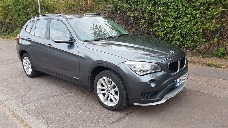 Grau Gebraucht 2014 BMW X1 SUV | 12.300 € - Bild 1/4