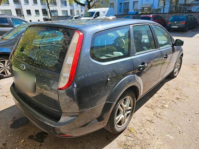 Gebraucht Ford Focus Trend 107 PS (78 kW) 2008 Grau Kombi