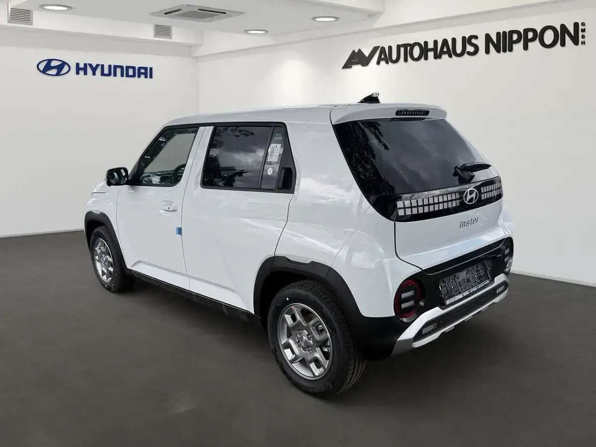 Neu Hyundai Inster Trend 85 kW (116 PS) 2026 Atlas white / sol Kleinwagen