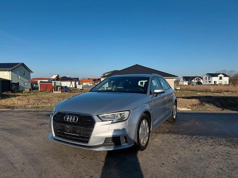 Gebraucht Audi A3 120 PS (88 kW) 2019 Silber Limousine