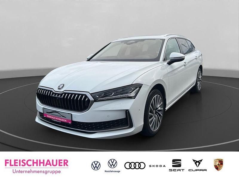 Weiss Gebraucht 2025 Skoda Superb LAURIN & KLEMENT Kombi | 39.490 € (Teuer) - Bild 1/4