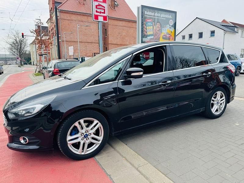 Gebraucht Ford S-MAX Titanium 209 PS (153 kW) 2015 Schwarz Van / Kleinbus