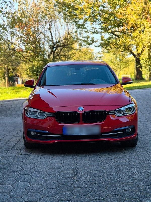 Gebraucht BMW 330 Sport Line 252 PS (185 kW) 2016 Rot Limousine